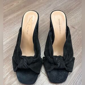 Banana Republic size 6 Black suede peep toe knot 3" block heel sandals